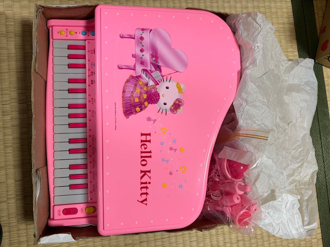 希少　Hello Kitty ピアノ