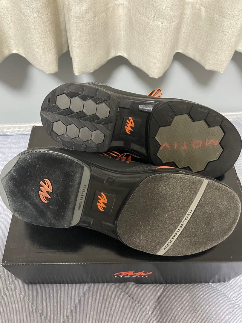 値下げ ボウリングシューズ MOTIV モーティブ 27cm右投げ