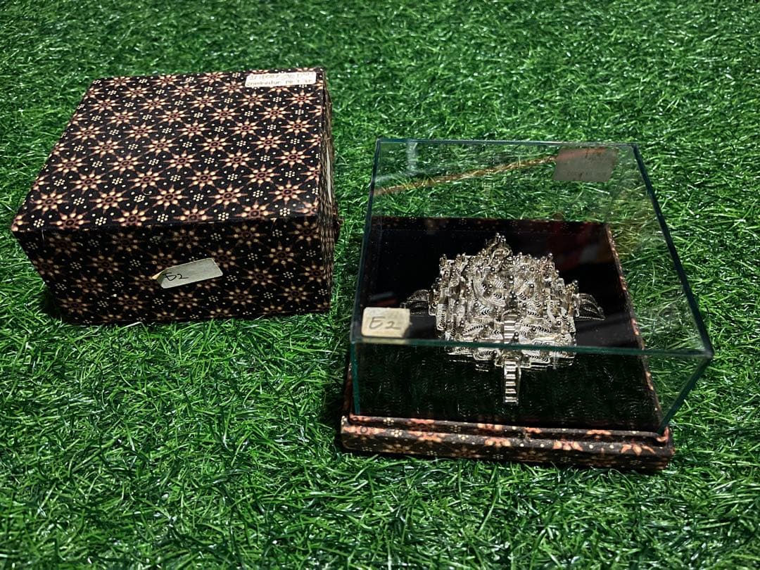 ボルブドゥール遺跡　銀細工