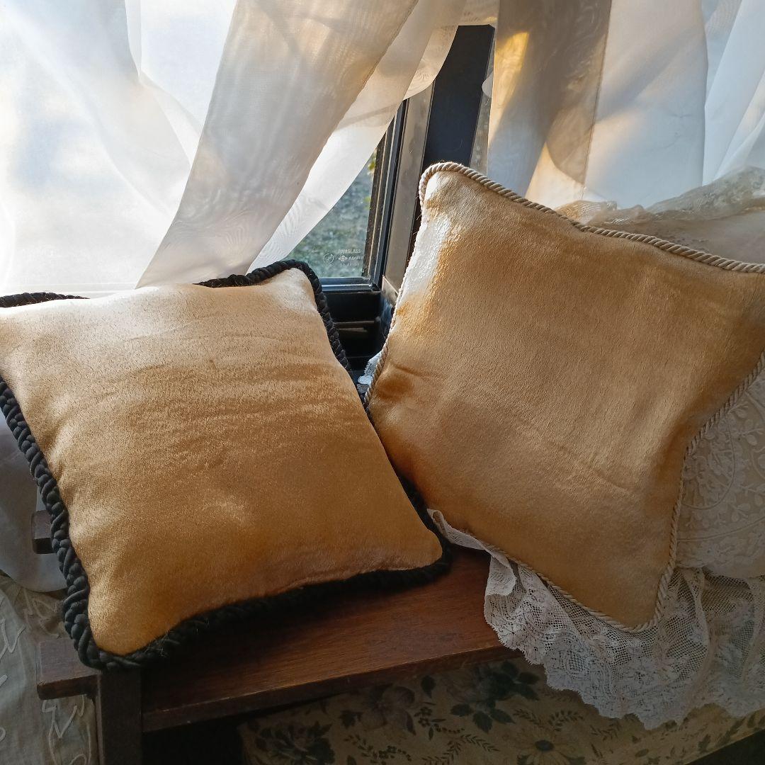 古い素材の小さめクッション　猫とモノグラム2ケセット