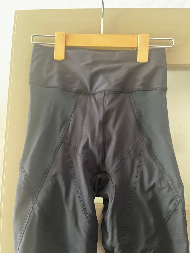 リントスル　ピラティス薄紫色 Vネック & 黒 ラウンドネック