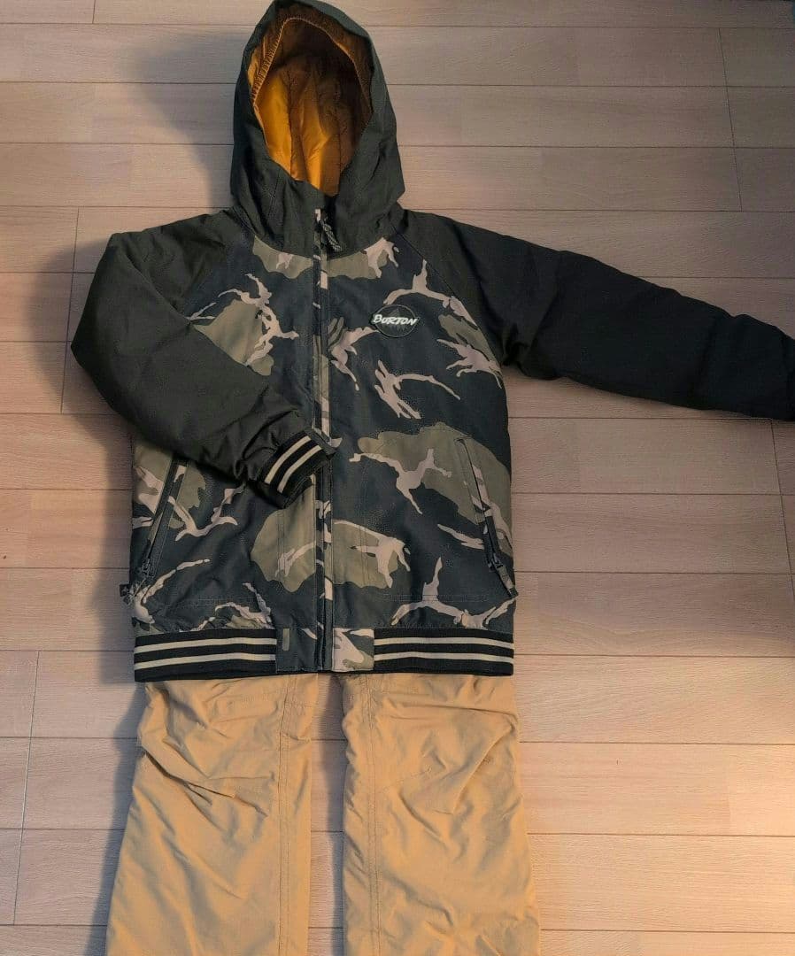 BURTON　カモフラ　スノボウェア　サイズ140