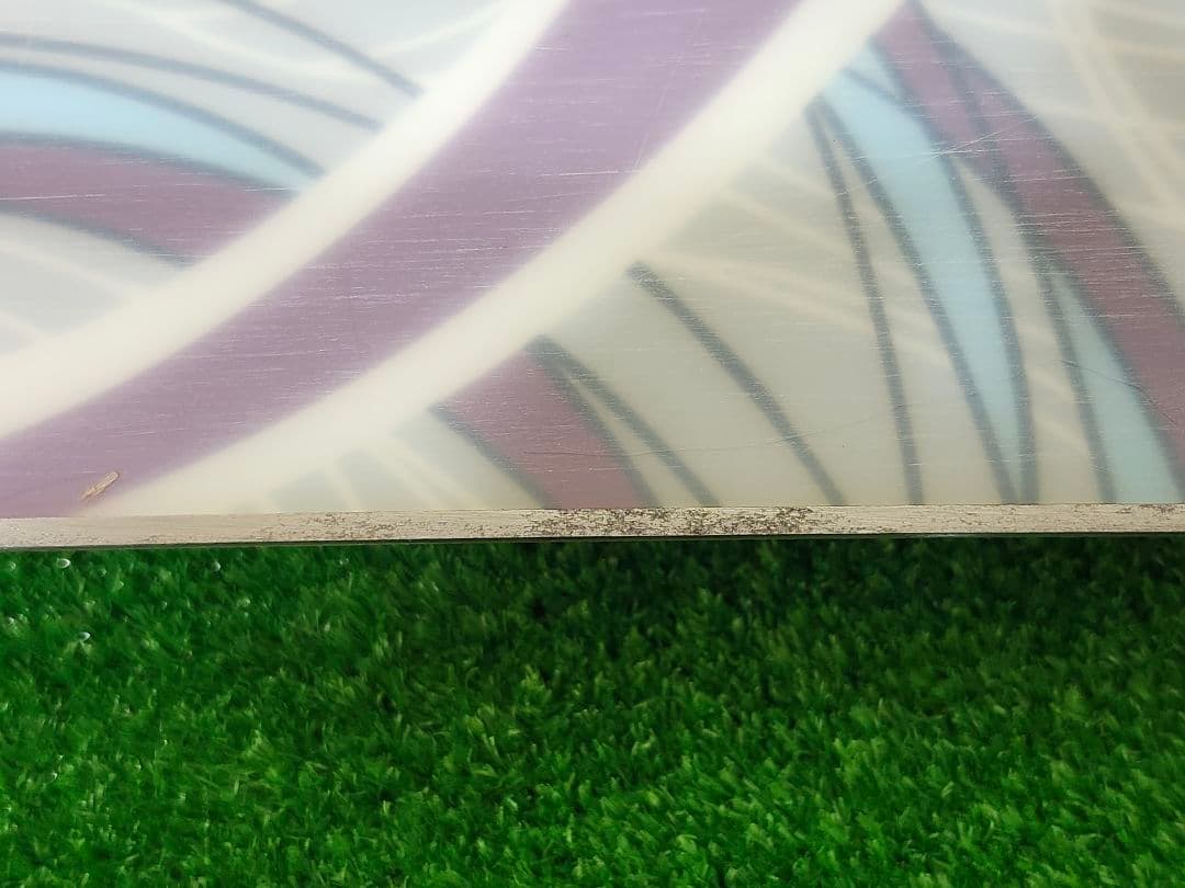 シンプルデザインで全体的に綺麗なレディーススノーボード2点セット