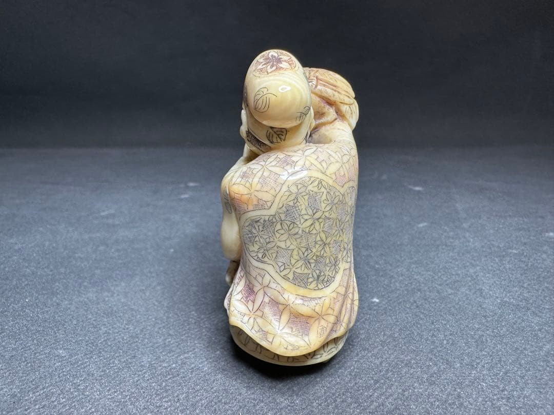 極上　根付　置物　根付　印籠　天然素材　アンティーク　骨董　飾り物　古美術品