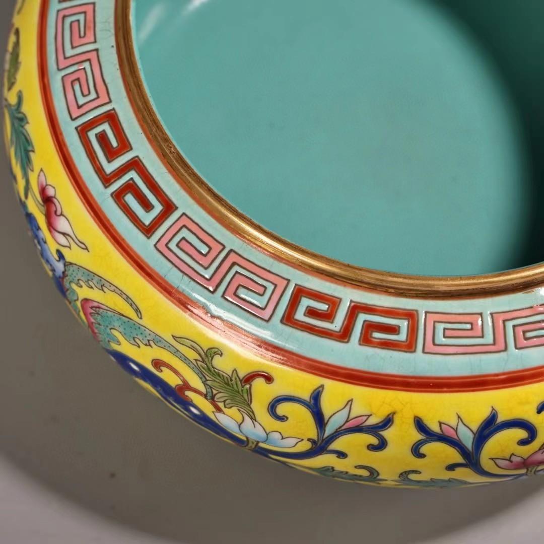 中国古美術・旧蔵の磁器・琺瑯彩粉彩鎏金瓷器筆洗・置物・書道具・文房具・紅木箱付