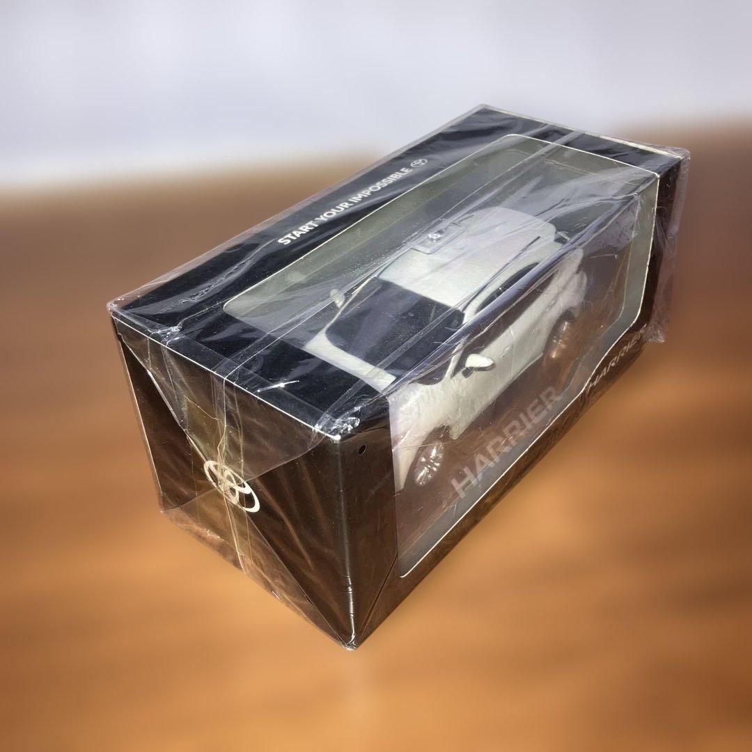 トヨタハリアー ミニカーカラーサンプル ホワイトパールクリスタルシャイン 非売品