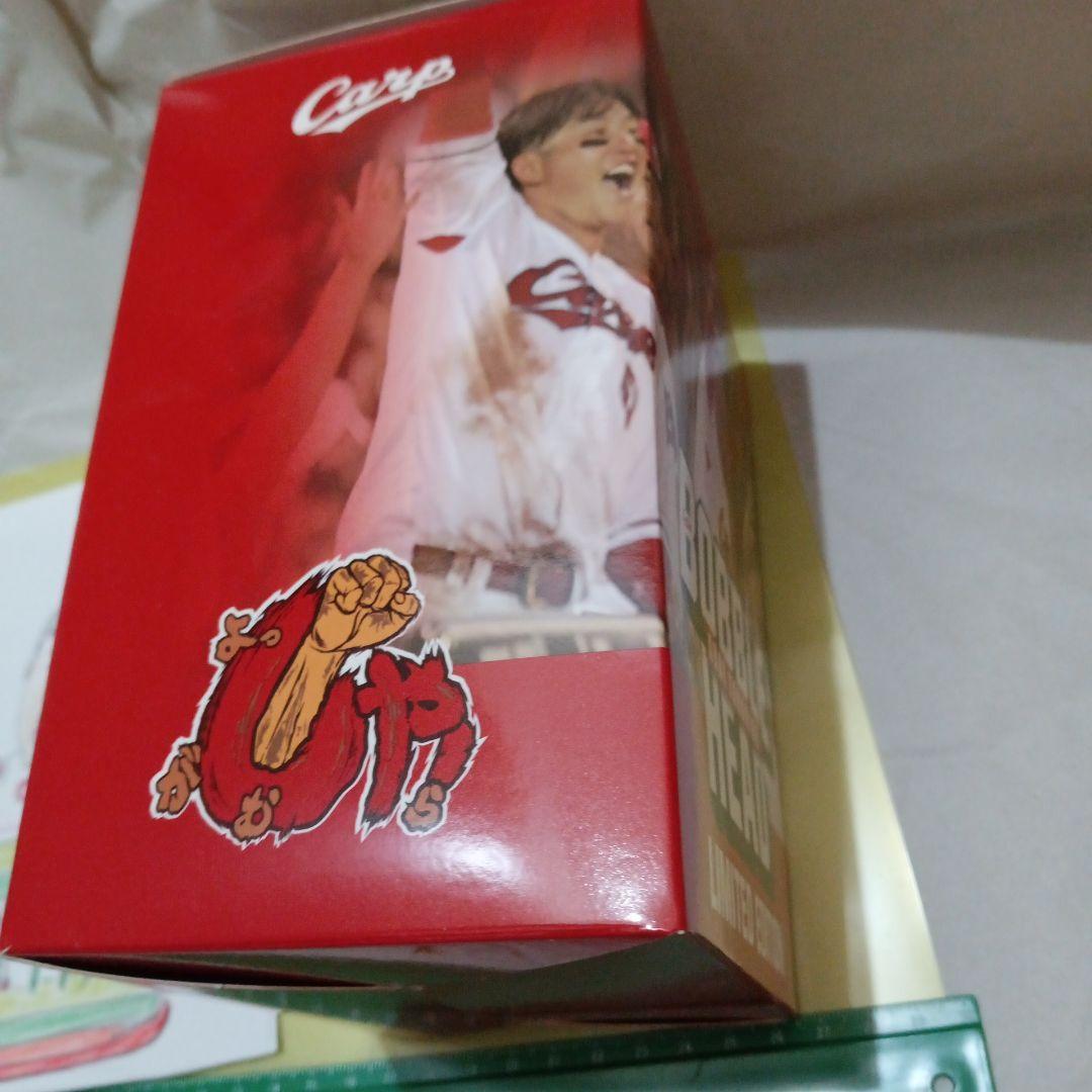 【カープ】新井貴浩監督ボブルヘッド人形　と　人形の絵（へたうまアーティスト作）