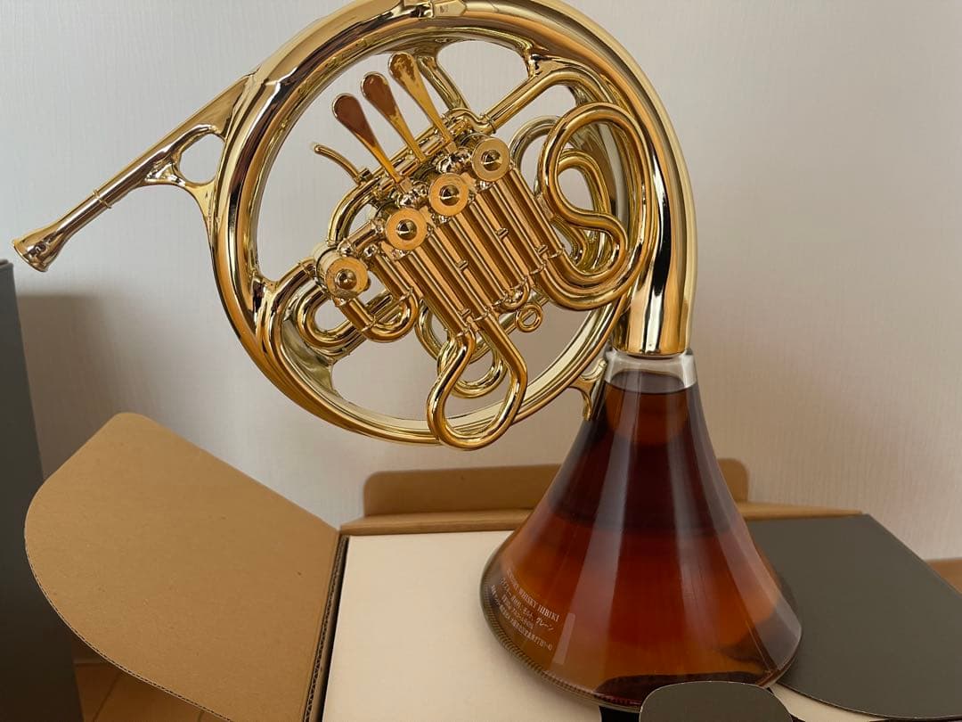 サントリーウイスキー 響 楽器ボトル ホルン型 500ml 43％