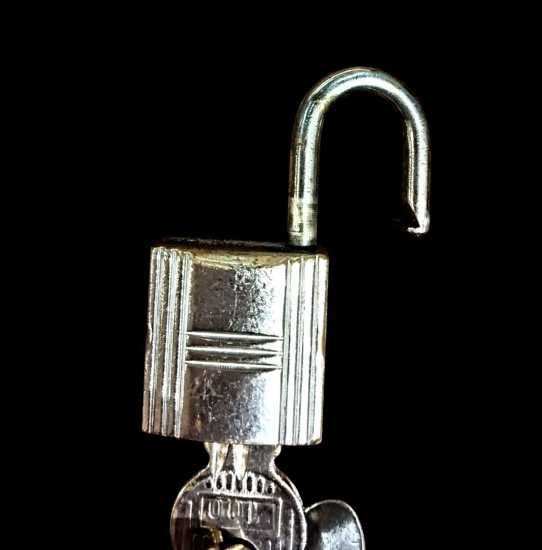 エルメスカデナ,南京錠,鍵つき 100番シルバー金具