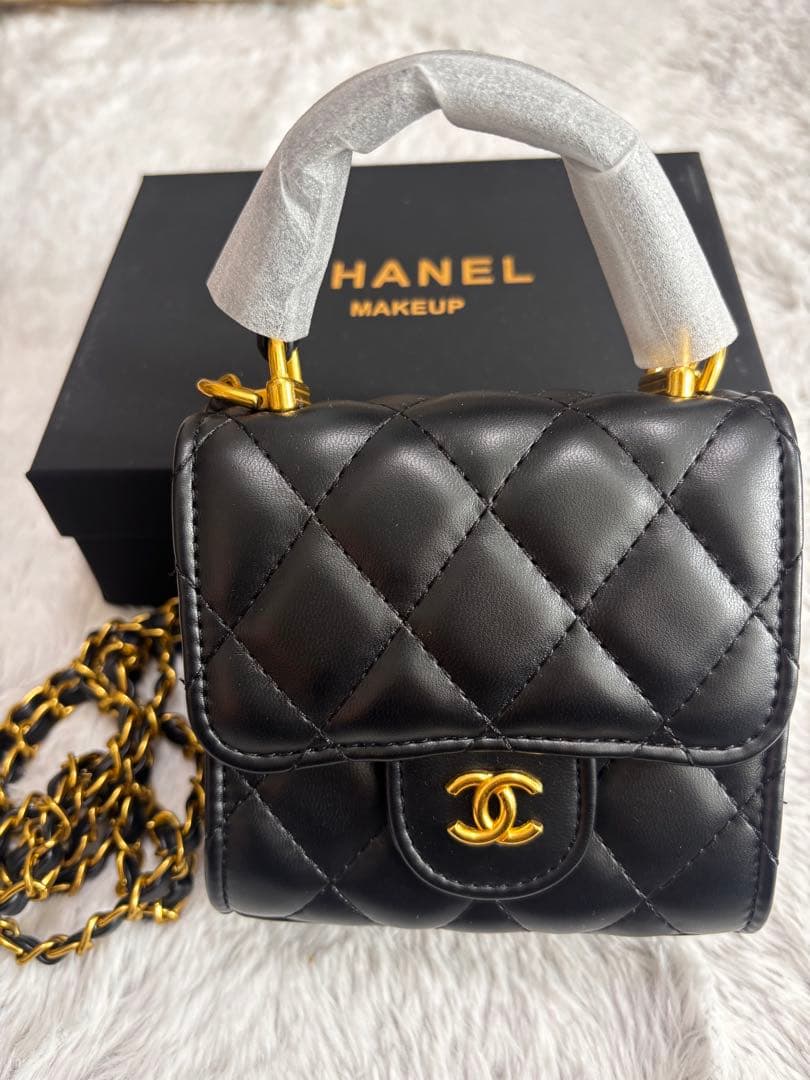 CHANEL ブラックレザー ミニバッグ