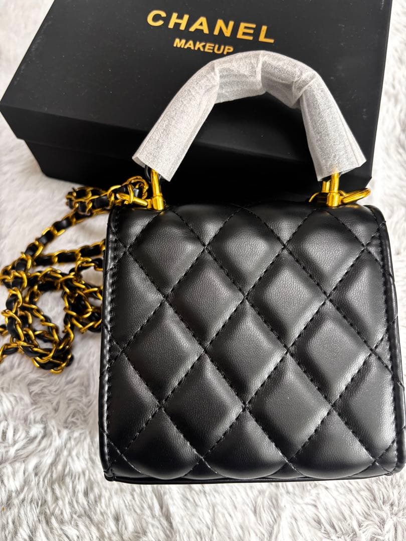 CHANEL ブラックレザー ミニバッグ