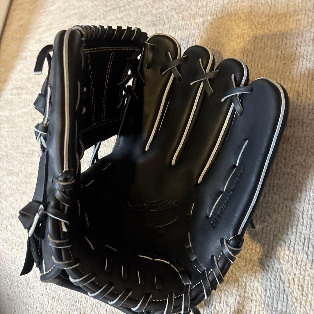 【新品未使用】Mizuno 軟式グローブ 黒 袋付き　少年野球　右手用