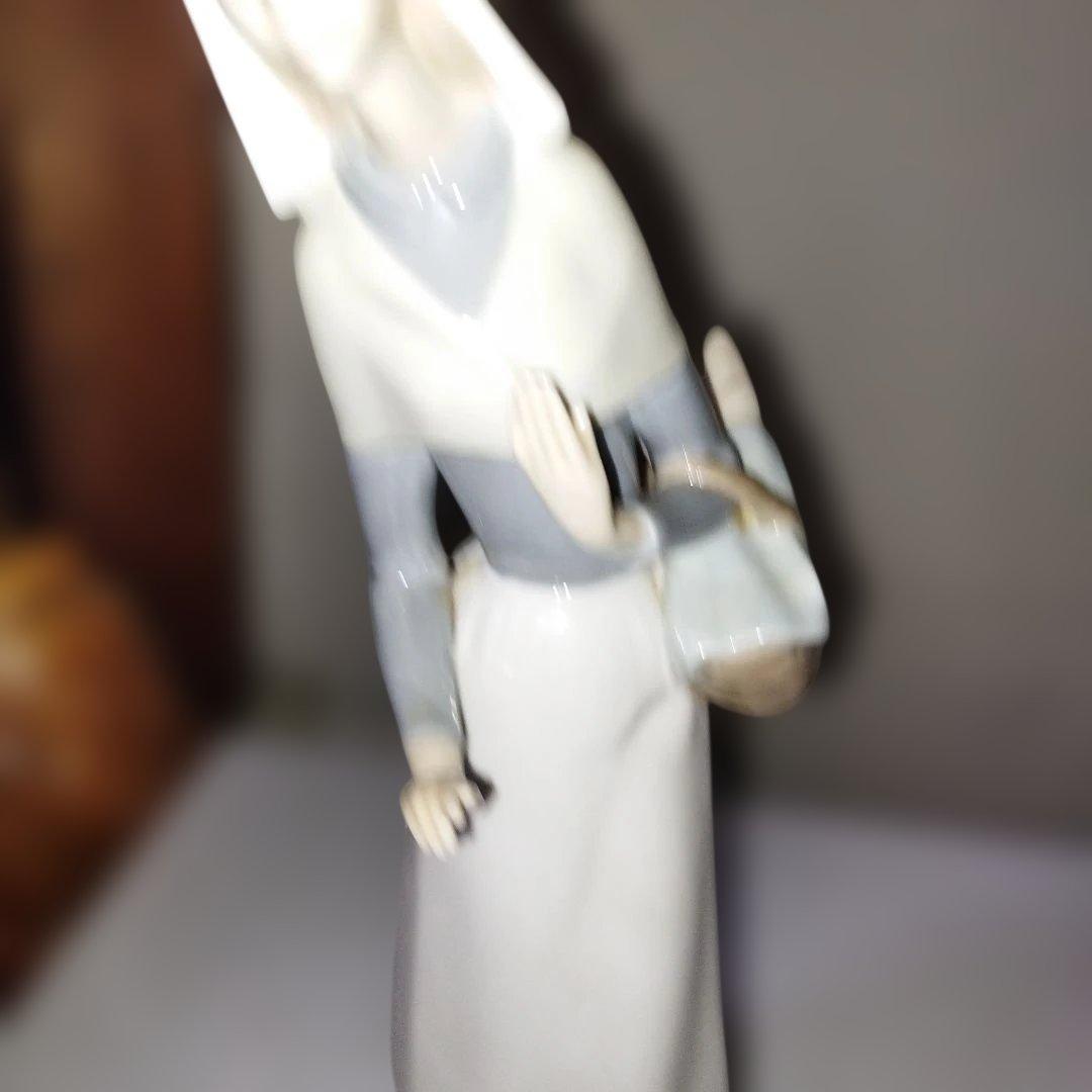 陶器製 女性像 バスケット付き