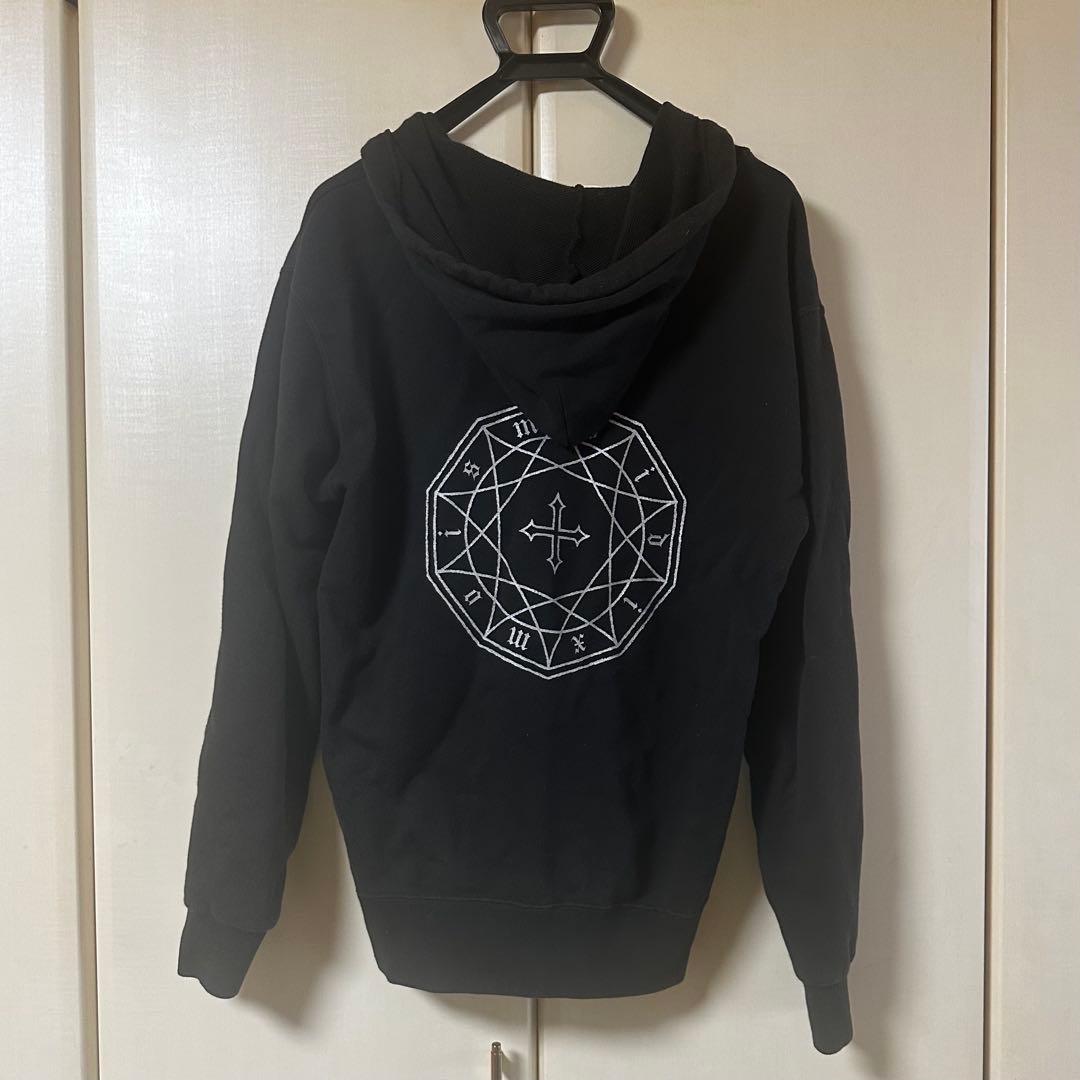 Moi dix Mois ロゴプリントパーカー 黒×シルバー