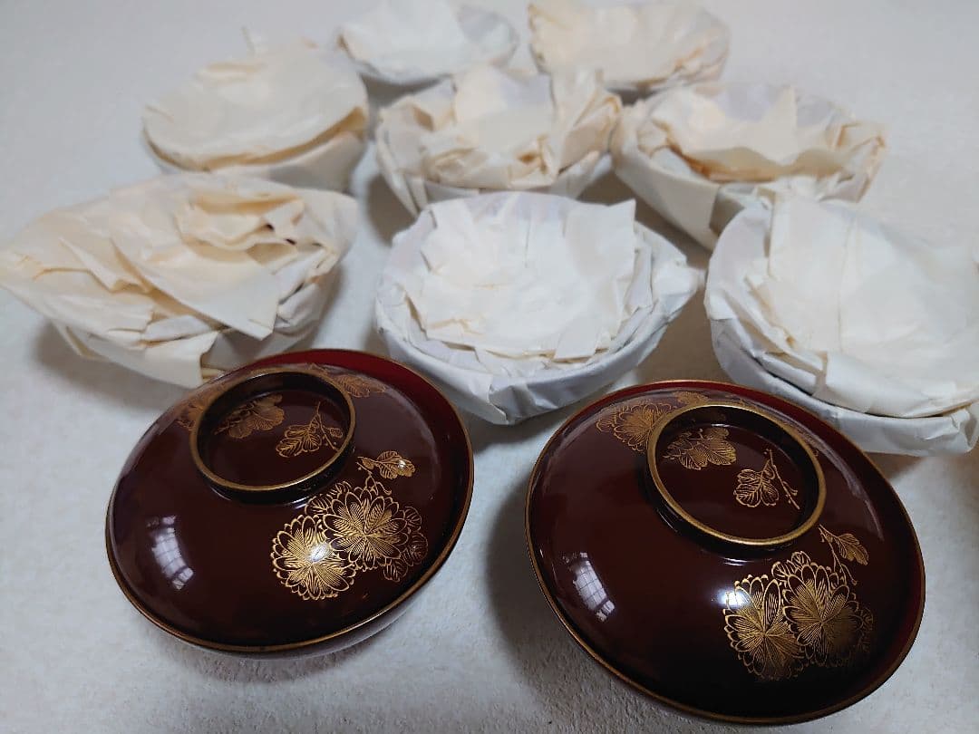 漆器 赤い椀 2個セット 金色の花模様