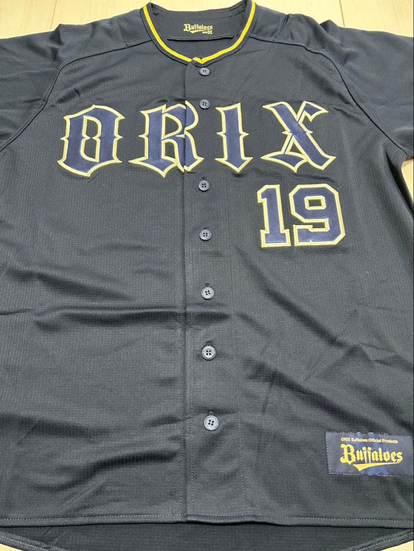 オリックス・バファローズ　山岡泰輔　直筆サイン入りユニフォーム　Mサイズ　新品