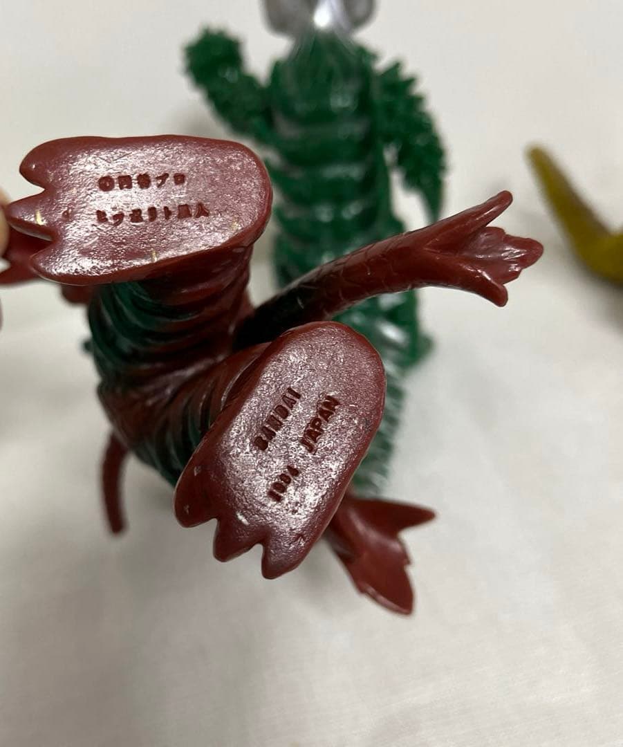 日本製　ウルトラマン怪獣フィギュア　ソフビ　円谷プロ　4体