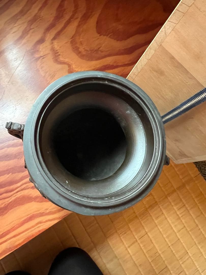 蝋型鋳物　松鷹地紋　香炉 獅子の彫刻付き 台座付き