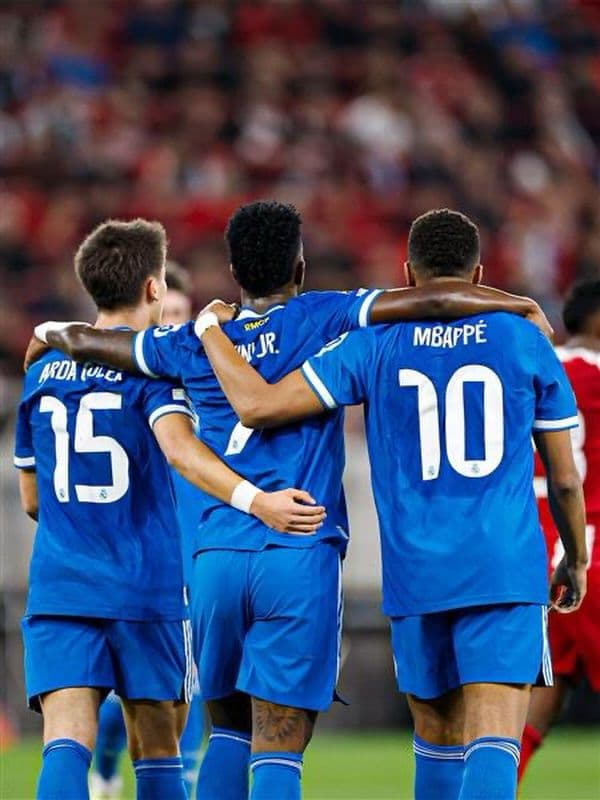 お*く様 レアルマドリードユニフォーム 長袖 25-26 エムバペ