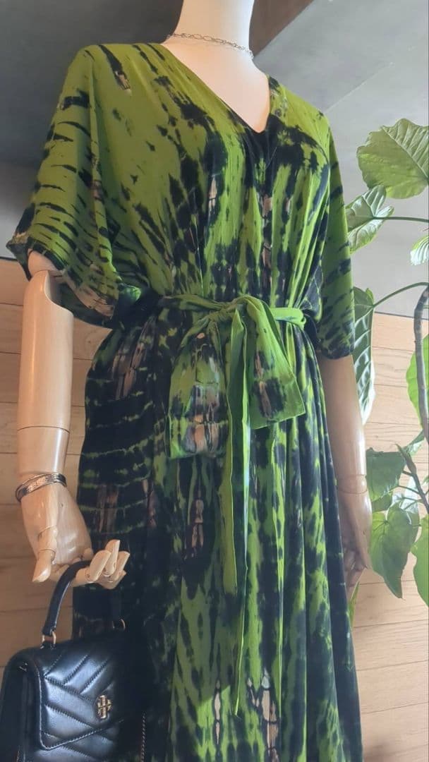 五分袖✨カフタンドレスワンピース　グリーン　ロング丈　体型カバー　タイダイ