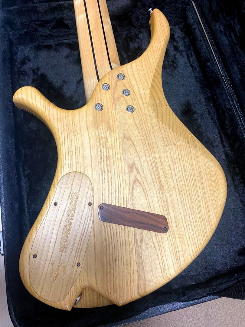 ギター Skervesen Swan 8 FF