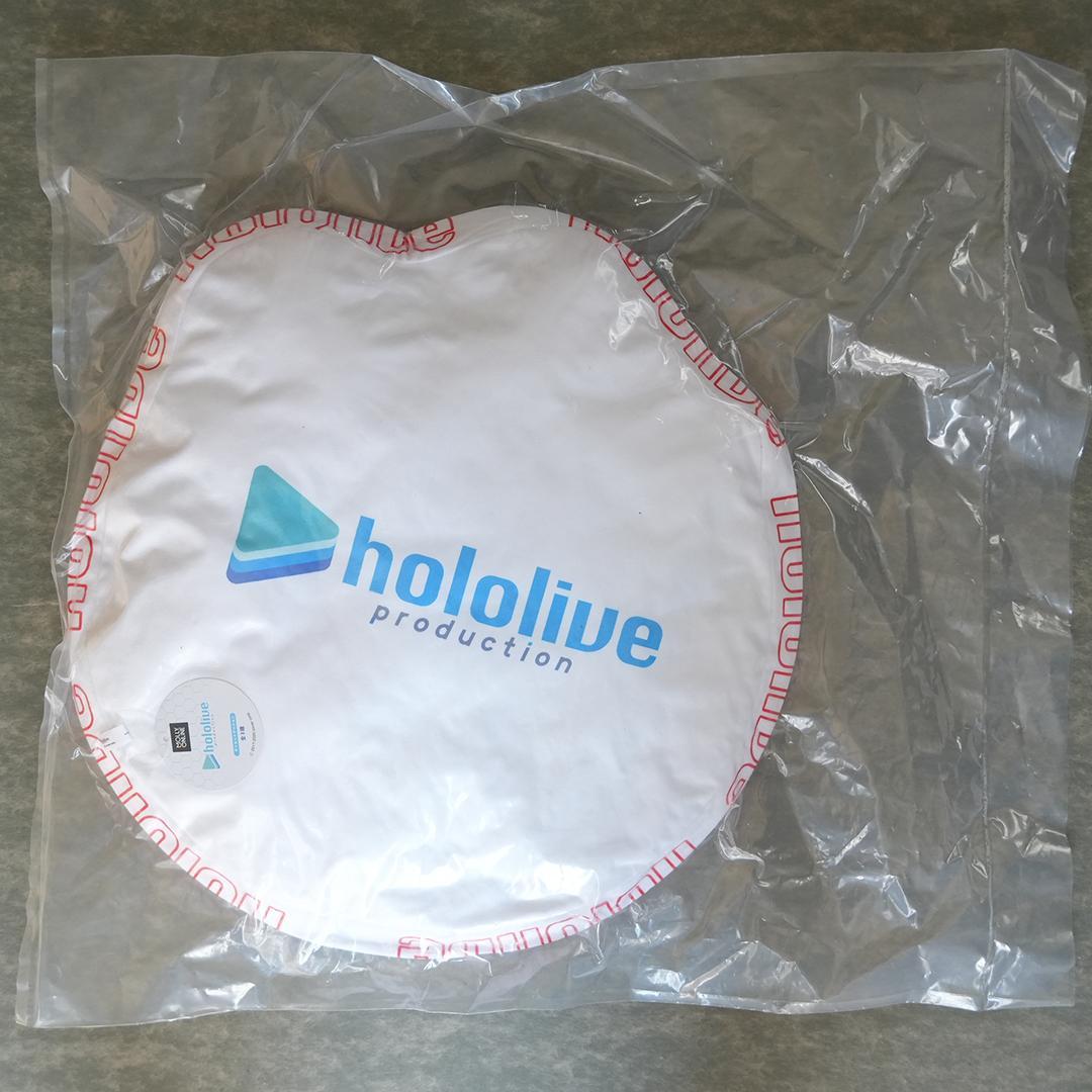 ホロライブ　クッション、アクリルスタンド、缶バッチ詰合せ