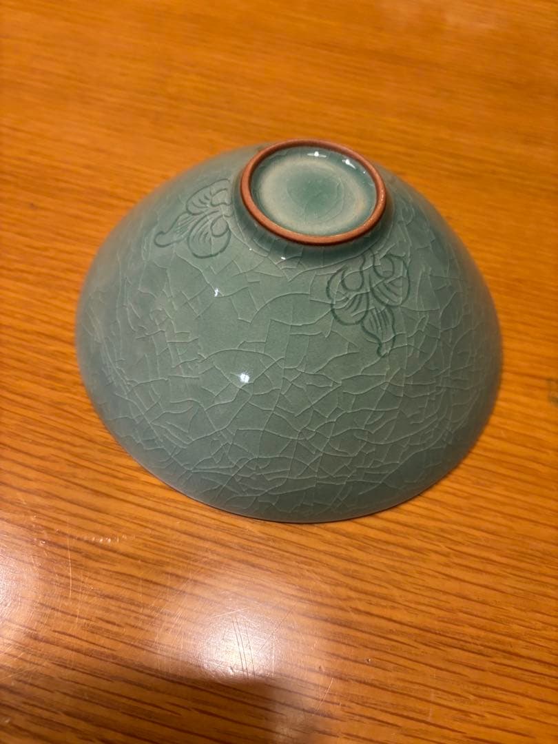 青緑色の花模様の陶器製椀　三國陶芸研究所　韓都鉉