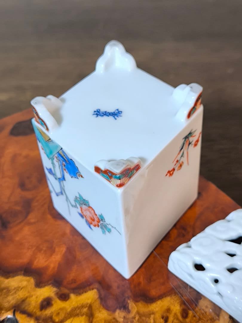 十二代　酒井田柿右衛門　牡丹紋様香炉　菱形香炉　共箱