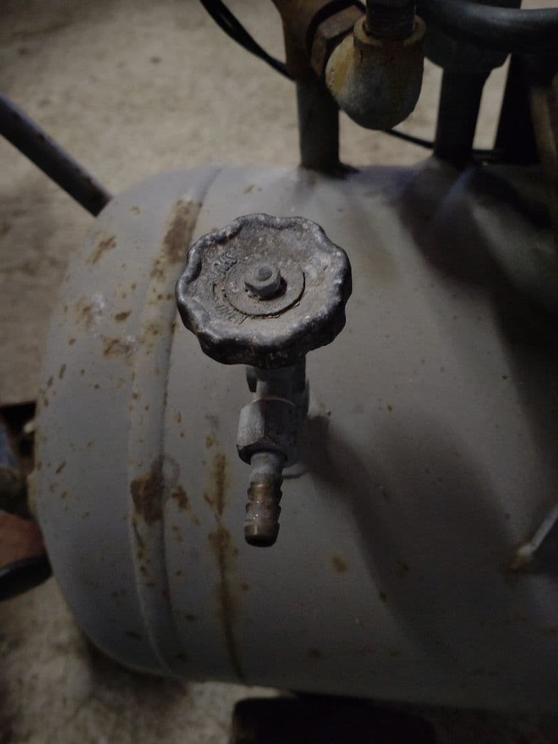 エアーコンプレッサー