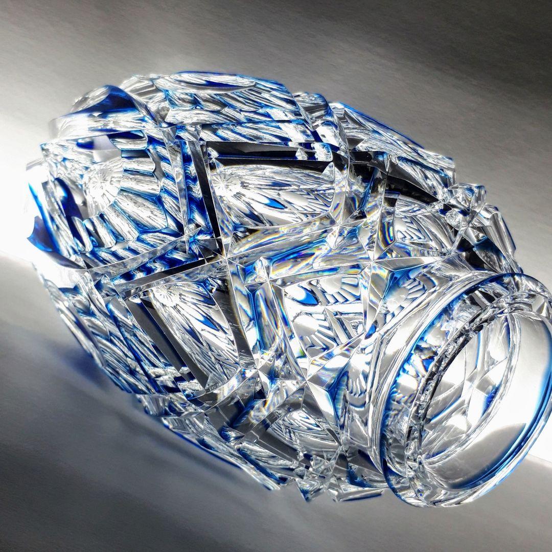 日本工芸会正会員　渡邊 明 作品　　切子 藍色被せ 花瓶　【入手困難品】