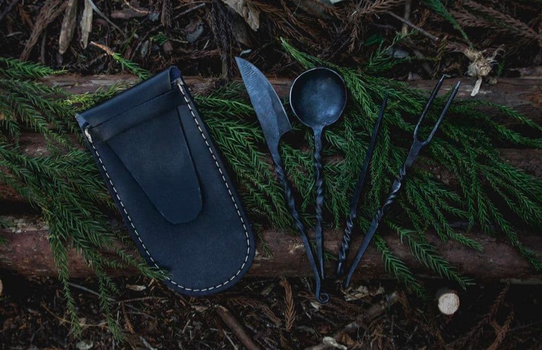 レザーホルダー付きアイアンカトラリーセット 軍幕 軍物 野営 無骨 ソロキャンプ