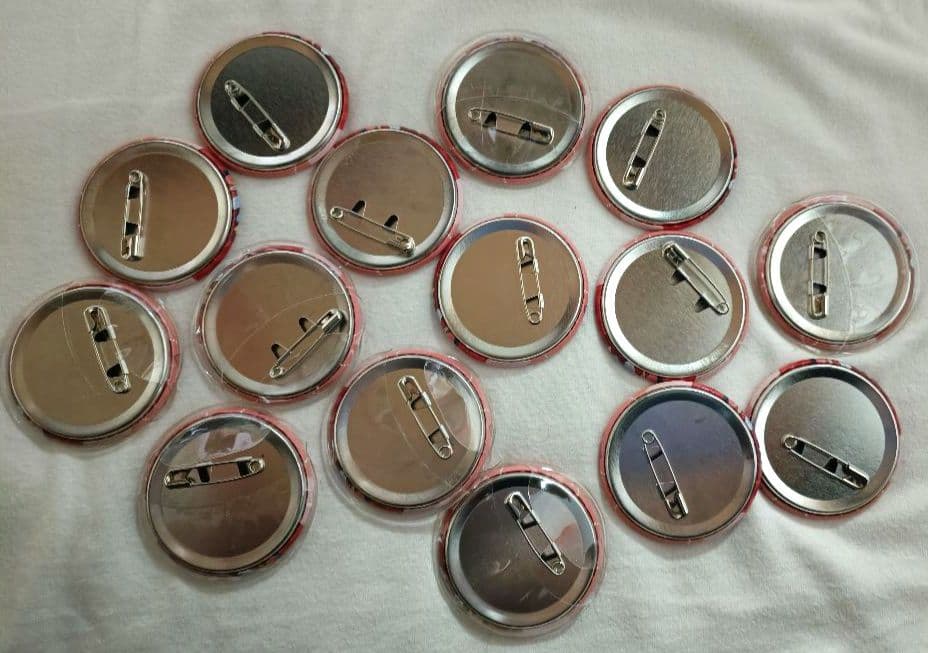 すとぷり　莉犬　缶バッチ　アリツア　旗持ち　デフォ