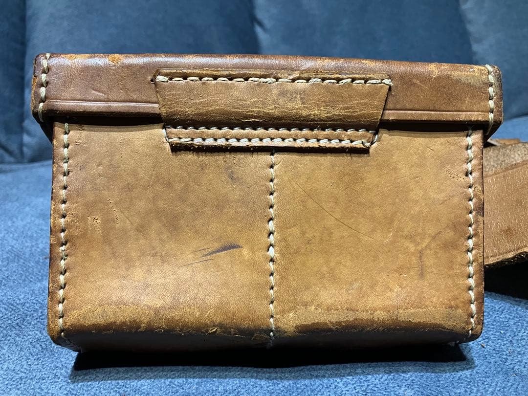 日本軍三十年式弾薬盒を原型とした 民生用オールレザー装備 ベルト付きヴィンテージ