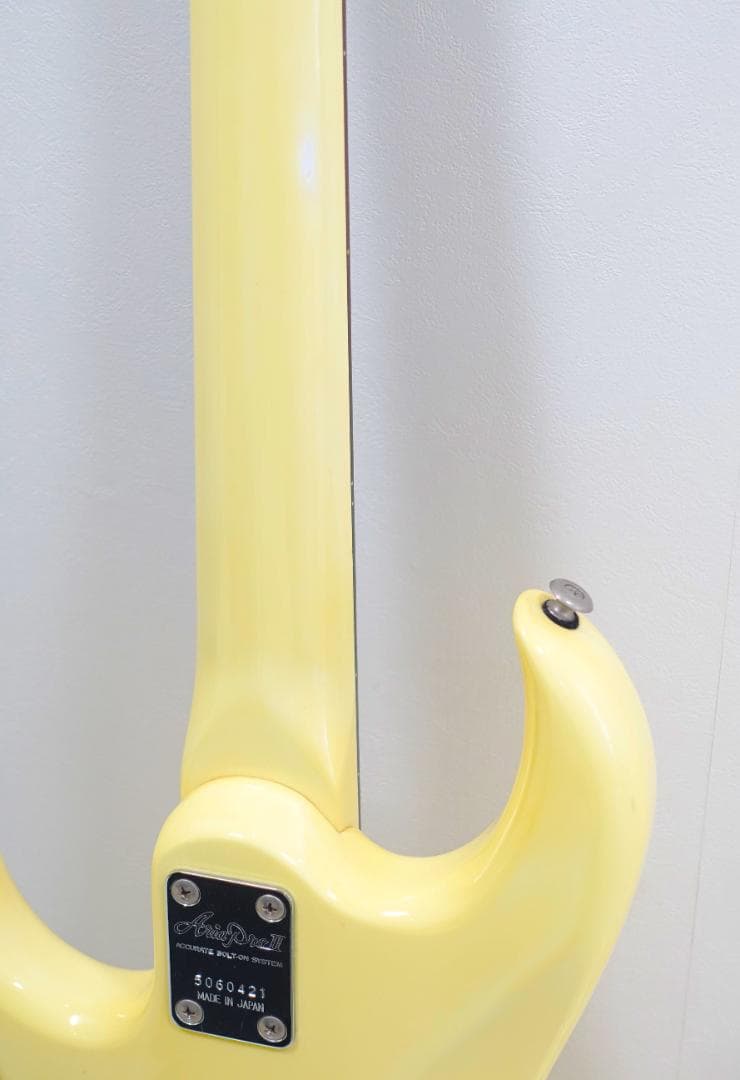 Ariapro II RSBシリーズ　エレキベース　クリームイエロー