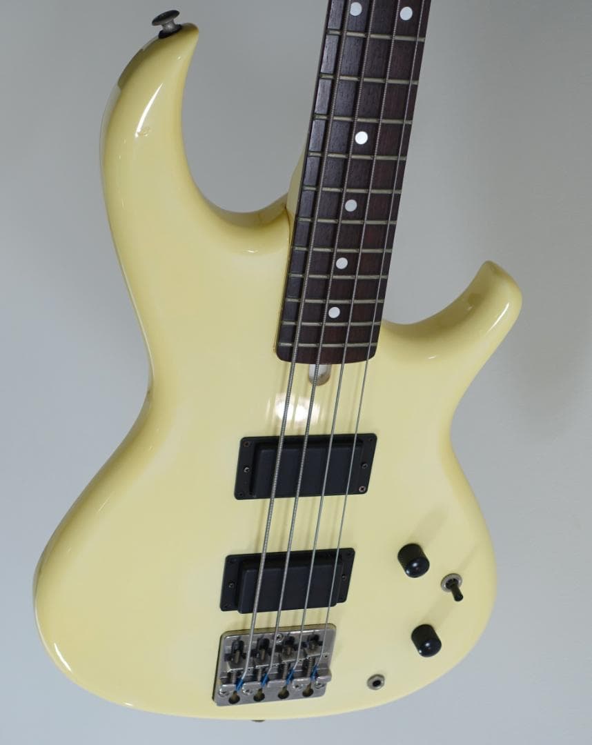 Ariapro II RSBシリーズ　エレキベース　クリームイエロー