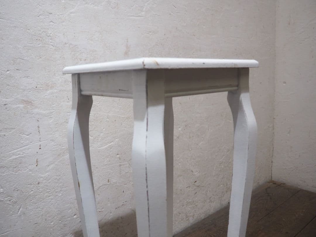 1242 白ペンキの陳列台　花台　展示台　テーブルリメイク　レトロ　ビンテージ