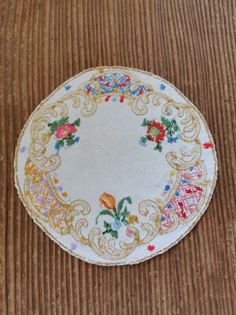 アンティークフランス マルチカラー手刺繍 チューリップ＆ローズ リネンドイリー
