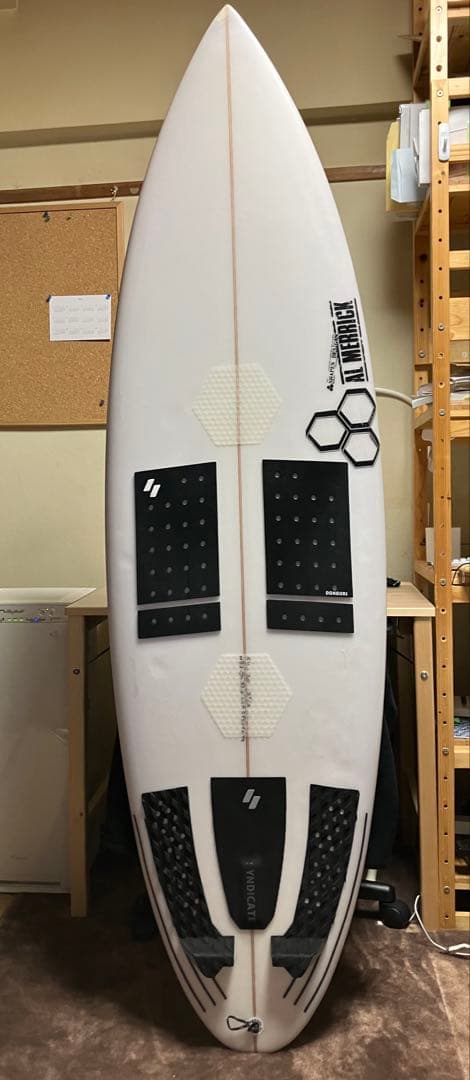 アルメリック　ネックベアード3　5' 11　Future PU　サーフボード