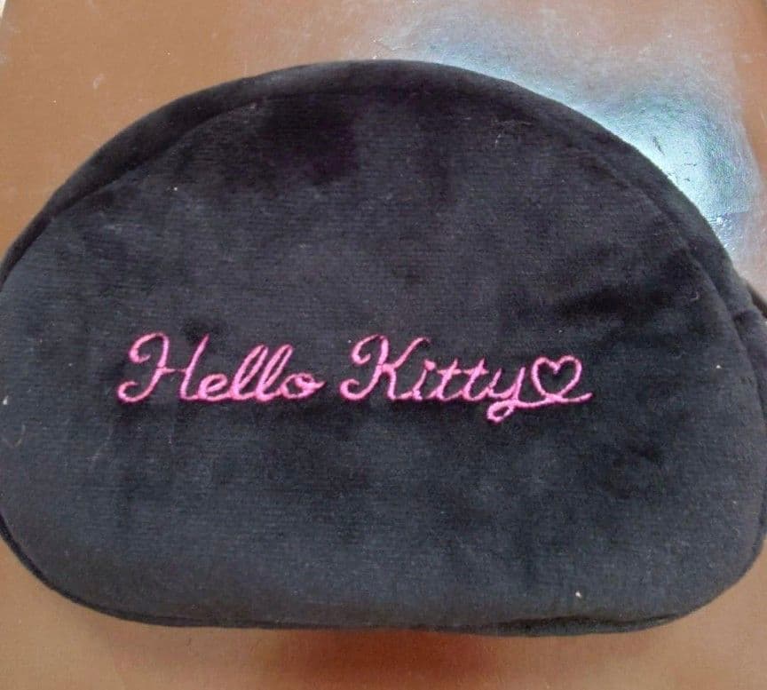 ハローキティ　３点（マスコット・ポーチ・ケース）