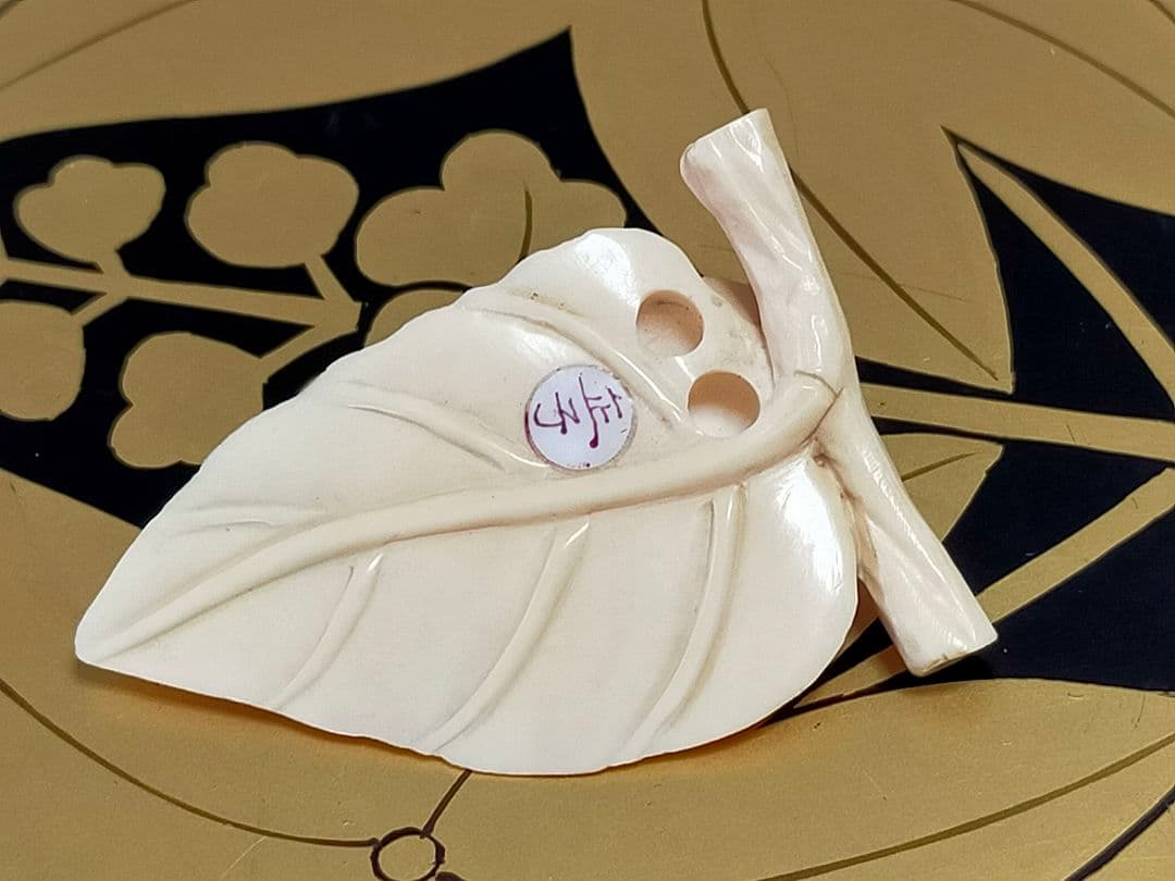 ♥　最高級　根付　蝉　セミ　在銘　骨董品　彫刻　アンティーク　レトロ