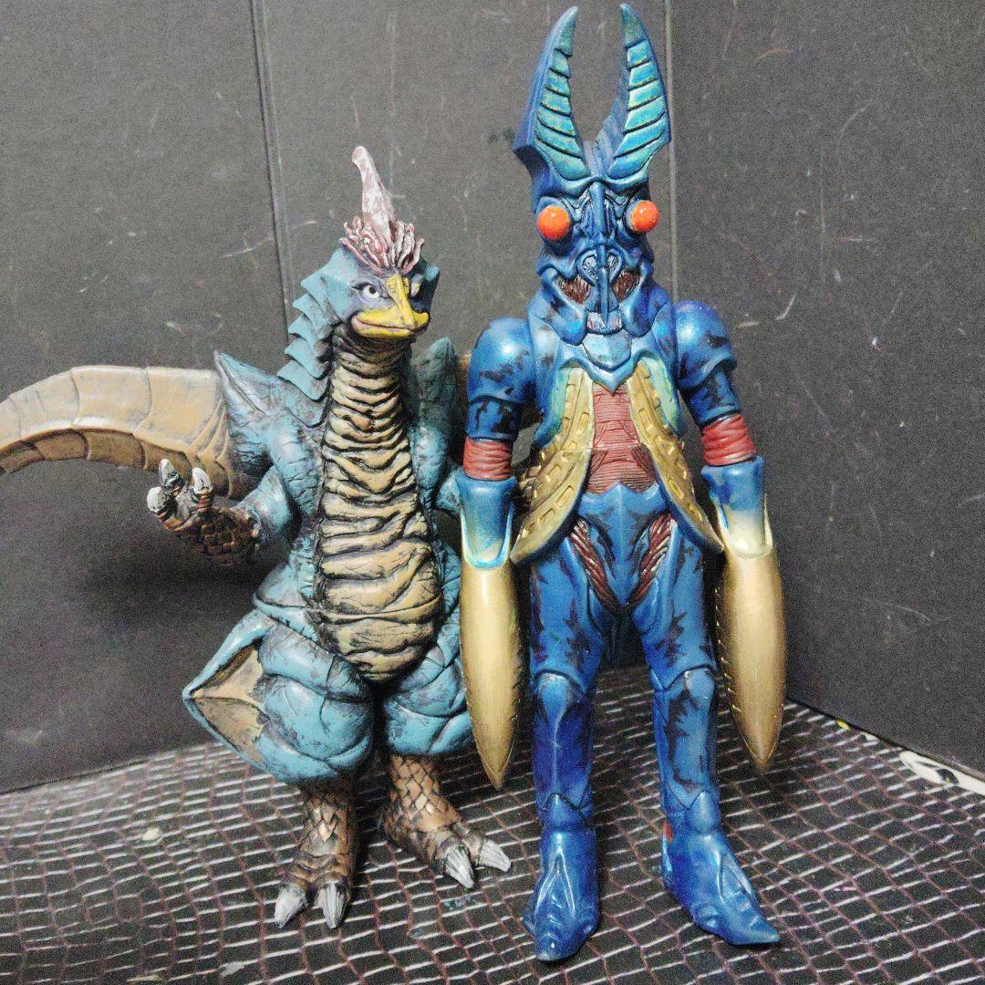 SEA確認画像ウルトラ怪獣旧型ソフビリドリアスと愉快な仲間達