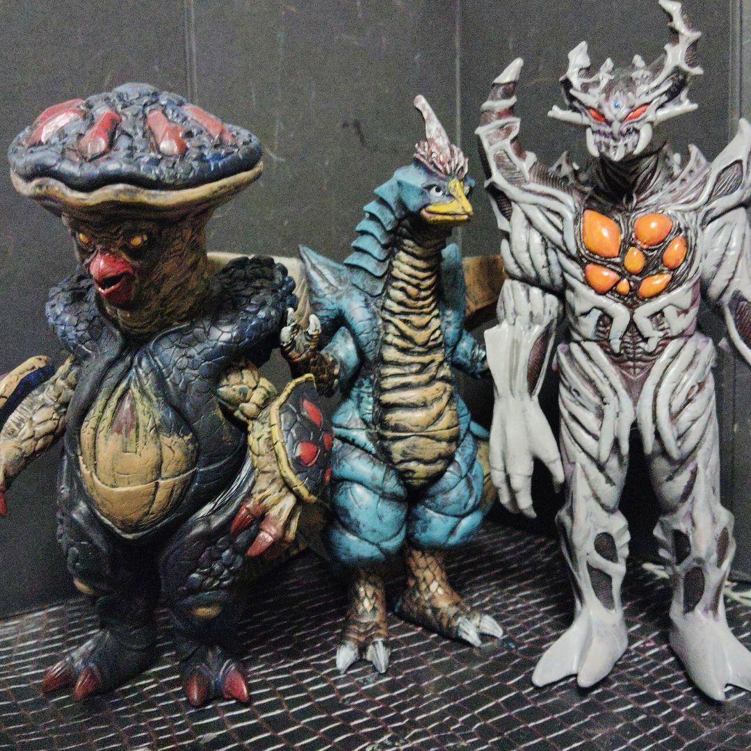 SEA確認画像ウルトラ怪獣旧型ソフビリドリアスと愉快な仲間達