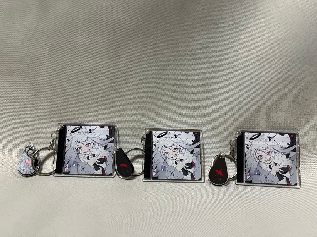 ツユ 泥の分際で私だけの大切を奪おうだなんて 2連アクリルキーホルダー