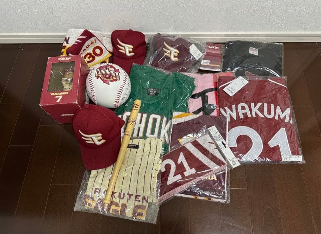 楽天イーグルス　ユニフォーム　レプリカサインボール　グッズなど大量