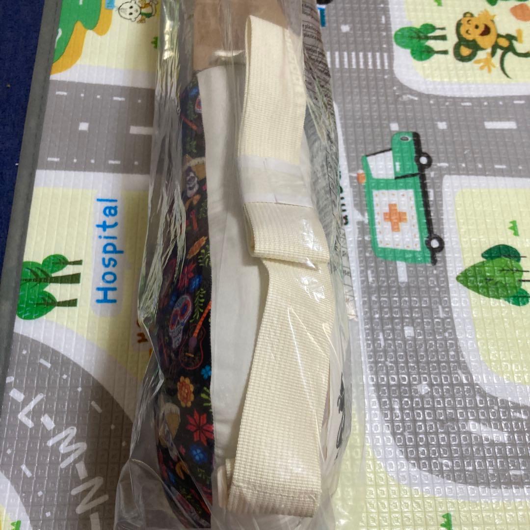 リメンバー　ミー　ギター型　クッション