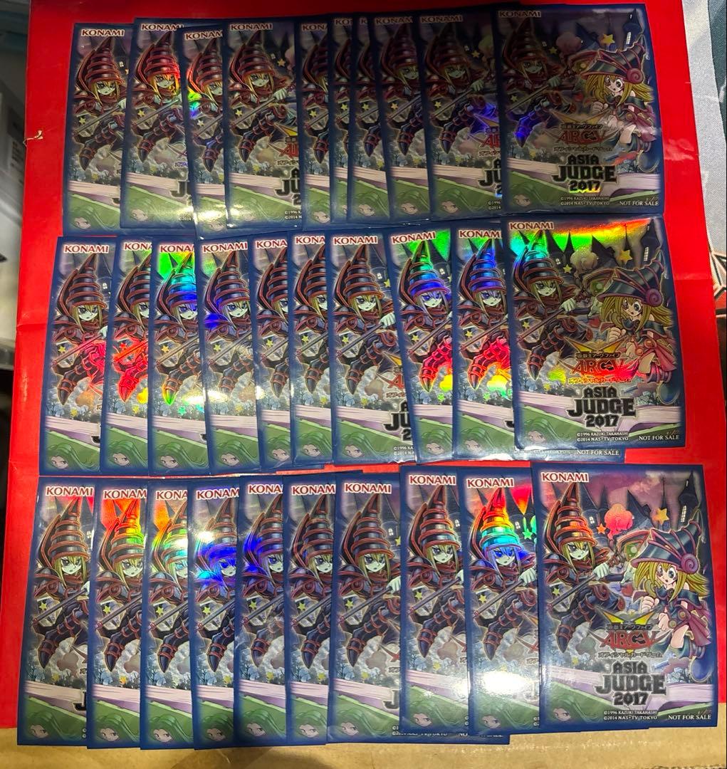 遊戯王　ASIA JUDGE 2017 トゥーン スリーブ　30枚