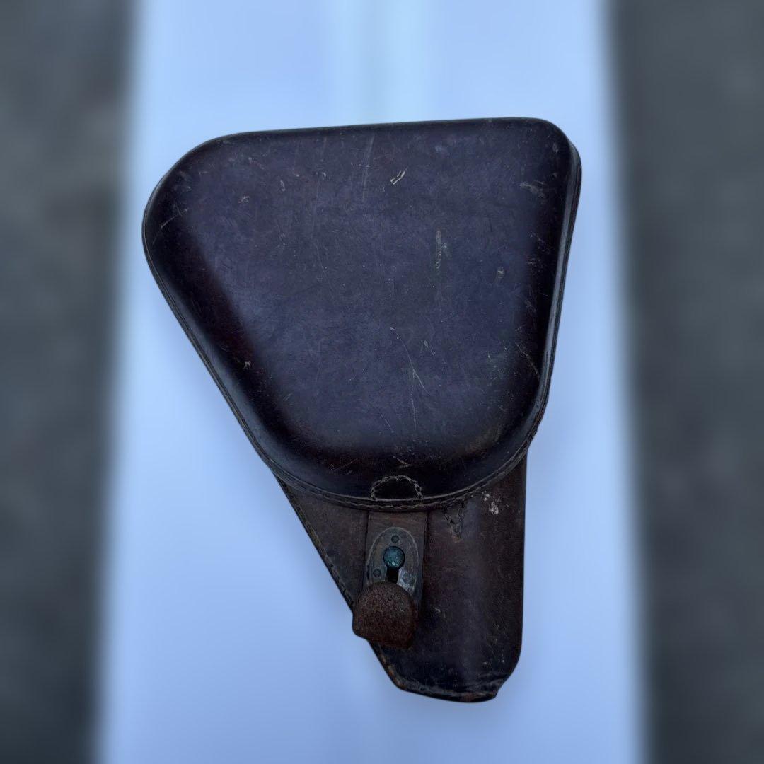 レザー製ホルスター 南部十四年式拳銃用の拳銃嚢