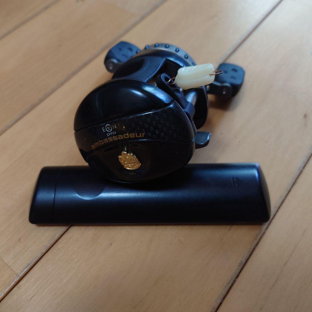 フィッシングリール 黒 コンパクト