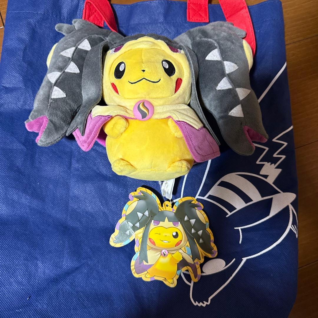 メガクチートのポンチョを着たピカチュウ　ぬいぐるみ　ポケモンセンター限定