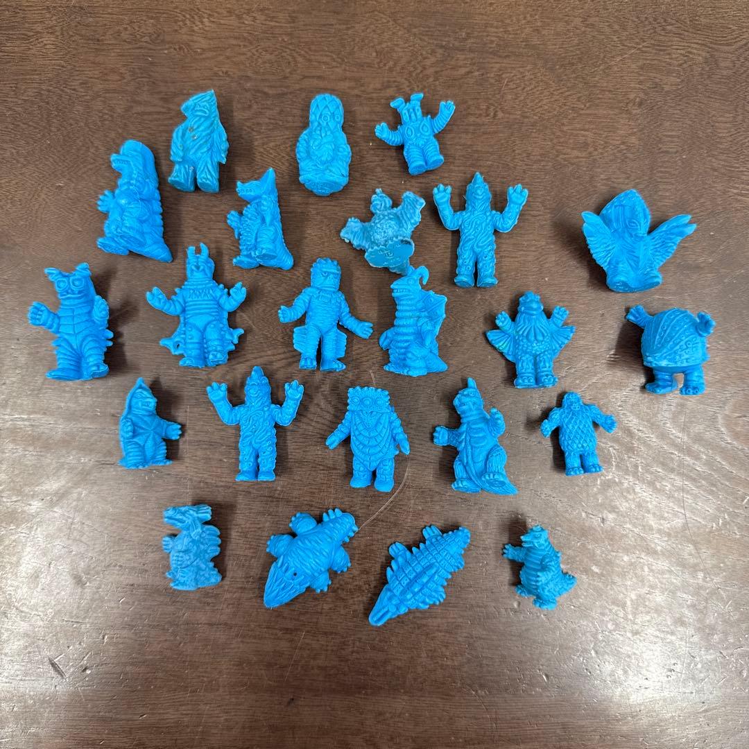 ウルトラマン　怪獣消しゴム　円谷プロ　青　ブルー